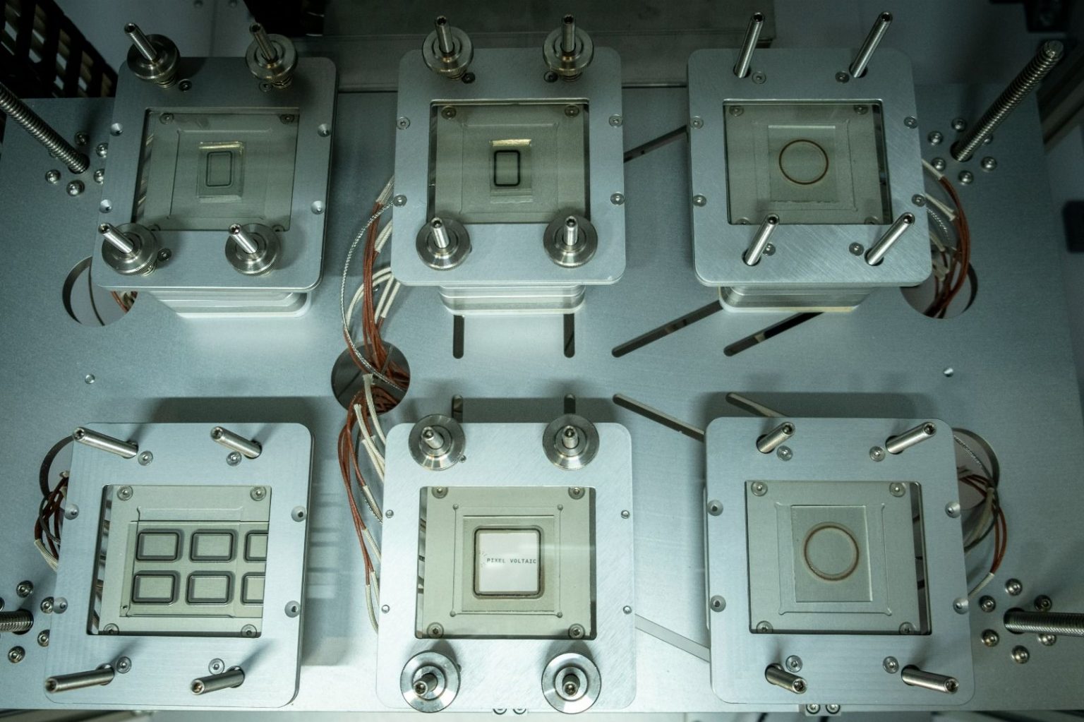 Glass Encapsulation Pixel Voltaic